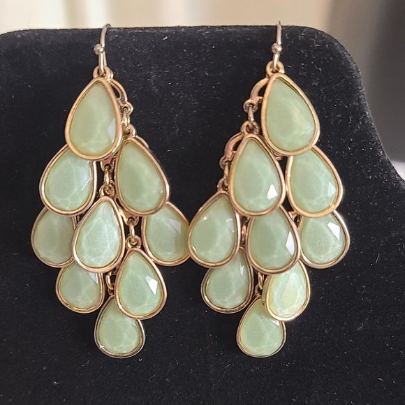 Source Unknown Jewelry - Gorgeous Green Pearl Color Statement Dangle Earrings